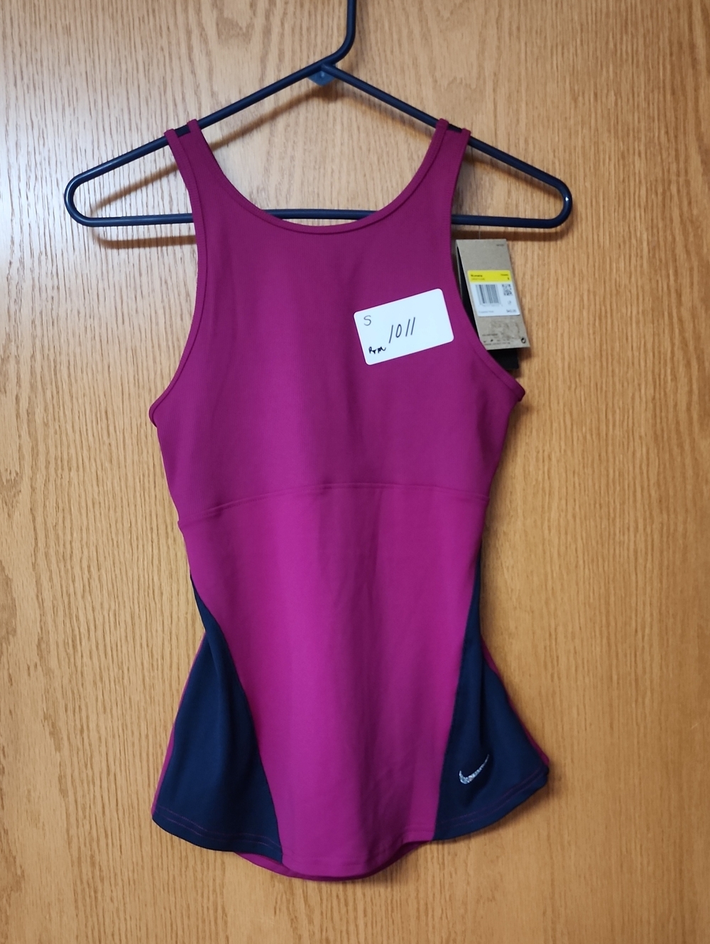 Nike Yoga Women’s Magenta Open back Tank with Navy Panels S number 1011
